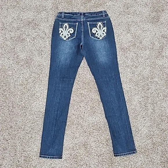 REVOLT SIZE 8 - Picture 5 of 6